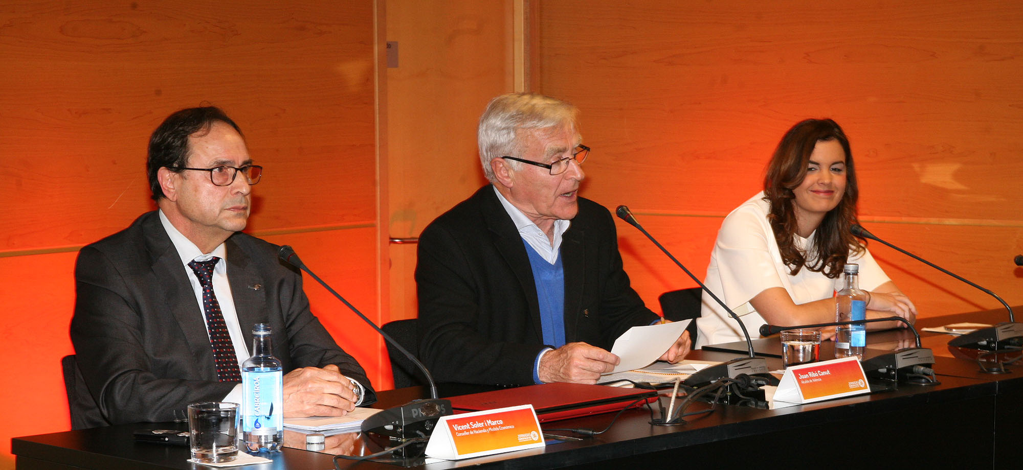 Diversos momentos de la jornada celebrada hoy en Valencia y que ha contado con la participaci&oacute;n de Manuela Carmena